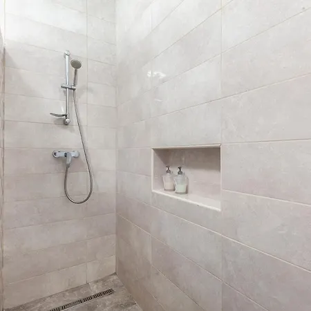 Spacious Designer Apt With Private Seaview Balcony By 360 Estates