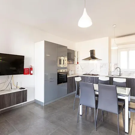 Spacious Designer Apt With Private Seaview Balcony By 360 Estates Apartmán