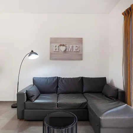 Spacious Designer Apt With Private Seaview Balcony By 360 Estates Apartment