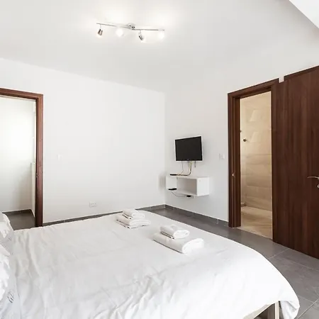 Spacious Designer Apt With Private Seaview Balcony By 360 Estates Bugibba