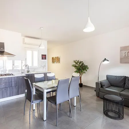 Spacious Designer Apt With Private Seaview Balcony By 360 Estates