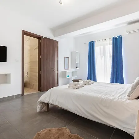 Spacious Designer Apt With Private Seaview Balcony By 360 Estates *